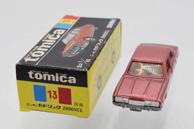 トミカ セドリック 2800SGL【黒箱・日本製】 ミニカーショップ ケンボックス トミカ 黒箱☆13☆日産セドリック