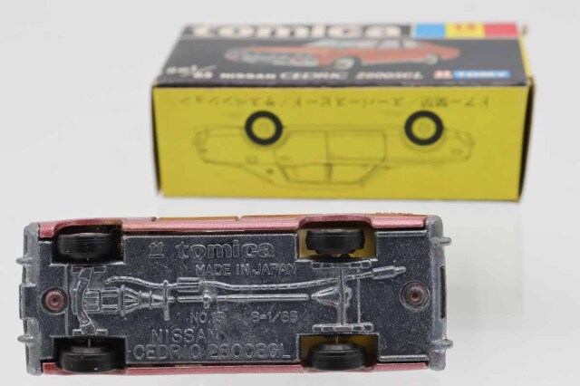 ミニカーショップ ケンボックス トミカ 黒箱☆13☆日産セドリック