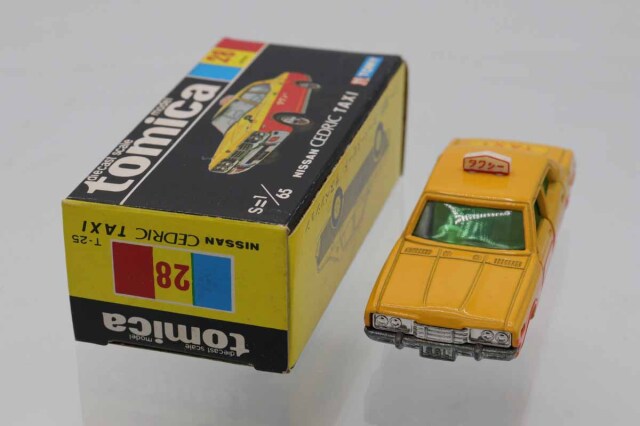 ミニカーショップ ケンボックス トミカ 黒箱☆28☆日産セドリック