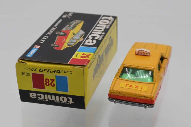 ミニカーショップ ケンボックス トミカ 黒箱☆28☆日産セドリック