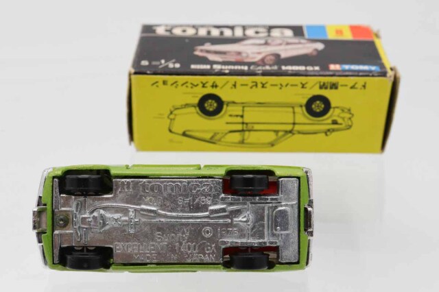 希少 黒入荷！ ミニカーショップ 黒箱☆8☆日産サニー トミカ ケンボックス タイヤ・ホイール