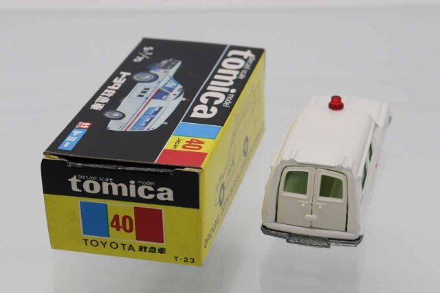 ミニカーショップ ケンボックス トミカ 黒箱☆40☆トヨタ救急車 (白