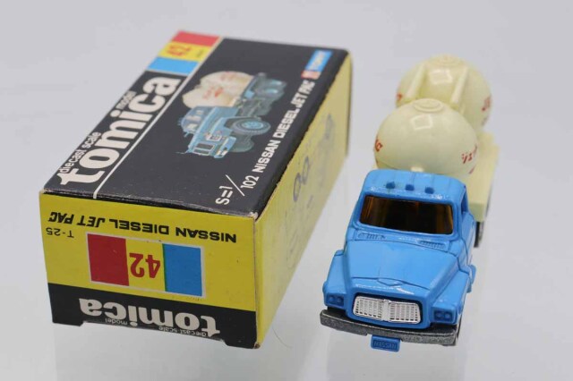 黒箱トミカ 42 日産ディーゼルジェットパック　美品　日本製　デッドストック 黒箱トミカ 42 日産ディーゼル ジェットパック 美品 日本製