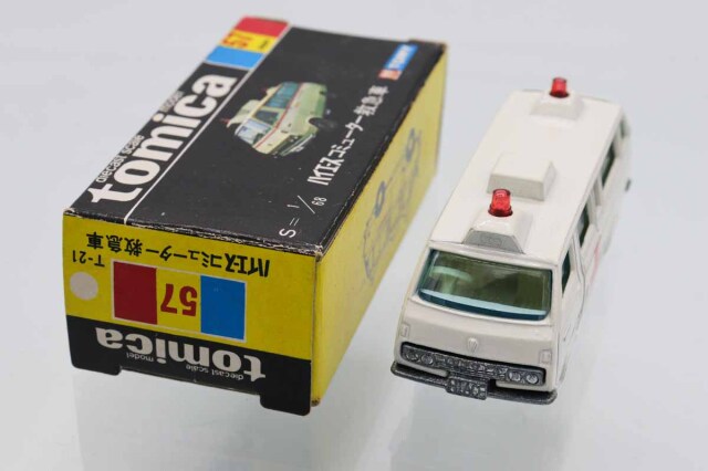 トミカNO.57トヨタハイエースコミューター救急車(消防署)2台セット黒箱日本製 輸出用トミカNO.57 トヨタハイエースコミューター(救急車)2台