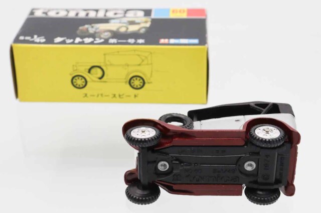 トミカ黒箱ダツトサントラックとレッカー車です、箱はありません トミカ黒箱ダツトサントラックとレッカー車です、箱はありません