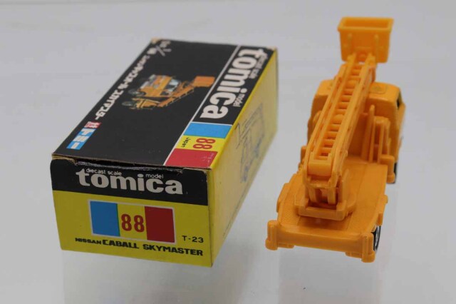 マホガニ色全塗装 ミニカーケース トミカ８０台・ロングトミカ４０台 アクリル扉付 ロングトミカ Nゲージ 収納ケース 40マス アクリル障子付