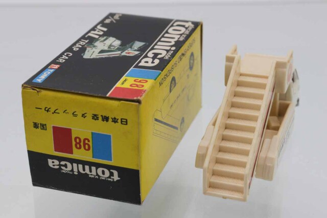 黒箱　トミカ 日本航空　タラップカー　98 日本製 黒箱トミカ 98 JAL日本航空タラップカー 美品 日本製 - メルカリ
