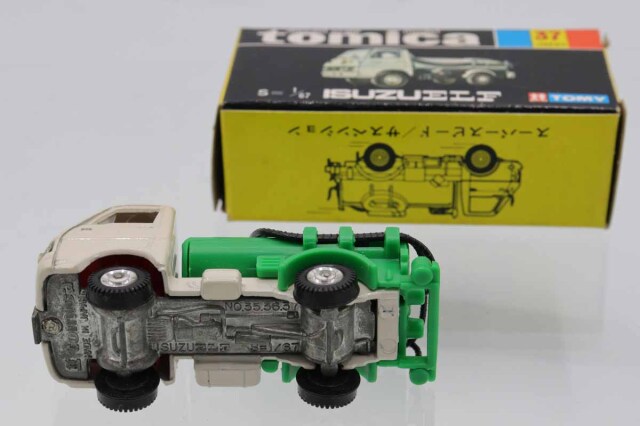 トミカ　黒箱