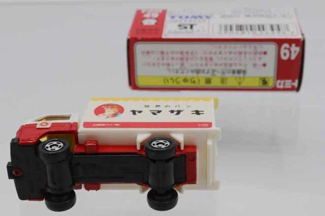 トミカ　赤箱