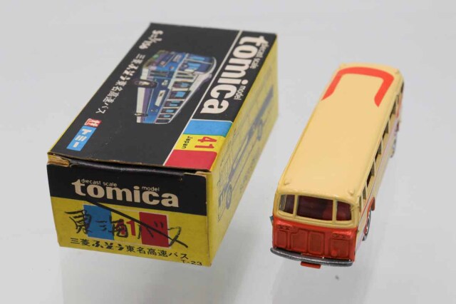 トミカ No.41 三菱ふそう 東名高速バス 新宿小田急特注 日本製 黒箱 Amazon | トミカ30周年記念 復刻黒箱トミカ 41 三菱・ふそう東名高速