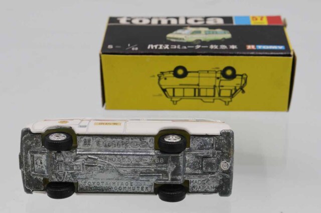 ミニカーショップ ケンボックス トミカ 黒箱☆57☆トヨタハイエース