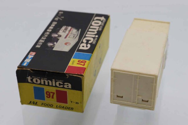 【激レア】トミカ黒箱97-1-16 いすゞエルフ 引越しトラック Amazon.co.jp: トミカ いすゞエルフ ダンプ 復刻版 黒箱 : おもちゃ