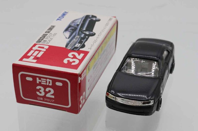 ミニカーショップ ケンボックス トミカ 赤箱☆32☆日産グロリア