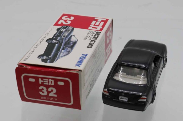 ミニカーショップ ケンボックス トミカ 赤箱☆32☆日産グロリア