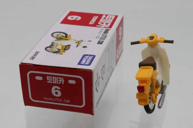 トミカ　赤箱