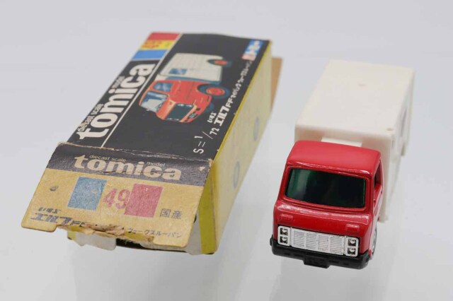 トミカ いすゞ エルフ FF マイパック ウォークスルーバン トミー(TOMY)|いすゞ エルフ FF マイパック ウォークスルーバン