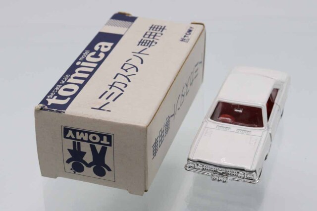 ミニカーショップ ケンボックス トミカ 黒箱トヨタコロナ2000GT(白