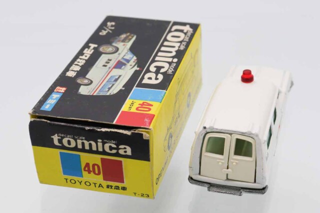 ミニカーショップ ケンボックス トミカ 黒箱☆40☆トヨタ救急車 (白