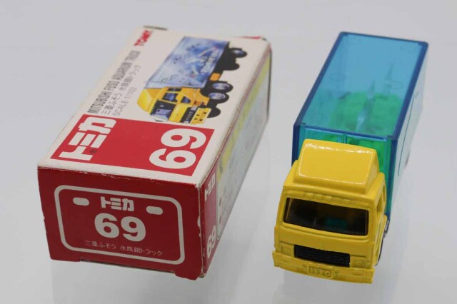 トミカ　赤箱