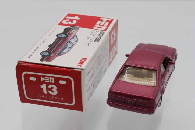 ミニカーショップ ケンボックス トミカ 赤箱☆13☆日産セドリック (赤