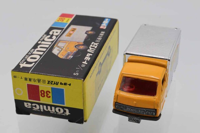 ミニカーショップ ケンボックス トミカ 黒箱☆38☆トヨタハイエース 日