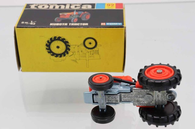 ミニカーショップ ケンボックス トミカ 黒箱☆92☆クボタトラクター(朱