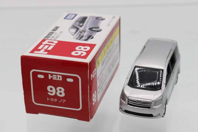 トミカ　赤箱