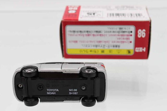 トミカ　赤箱