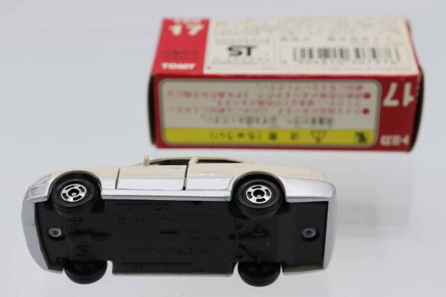トミカ　赤箱