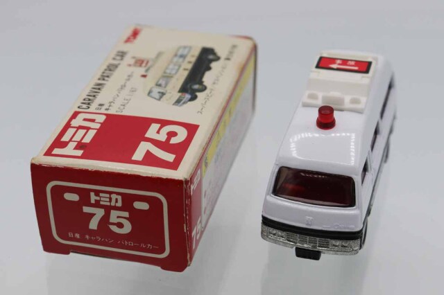 ミニカーショップ ケンボックス トミカ 赤箱☆75☆日産キャラバン