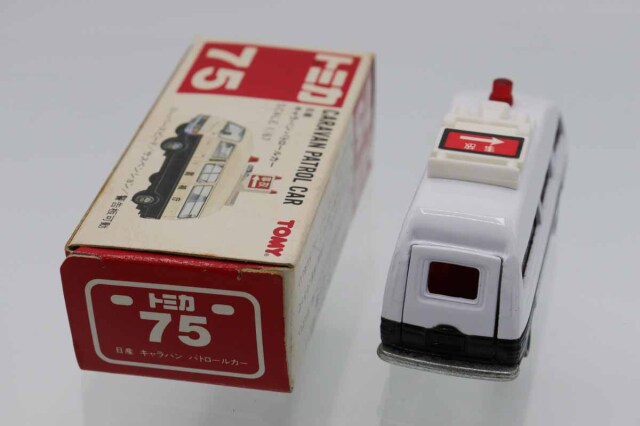 ミニカーショップ ケンボックス トミカ 赤箱☆75☆日産キャラバン