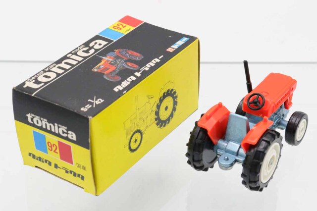ミニカーショップ ケンボックス トミカ 黒箱☆92☆クボタトラクター(朱