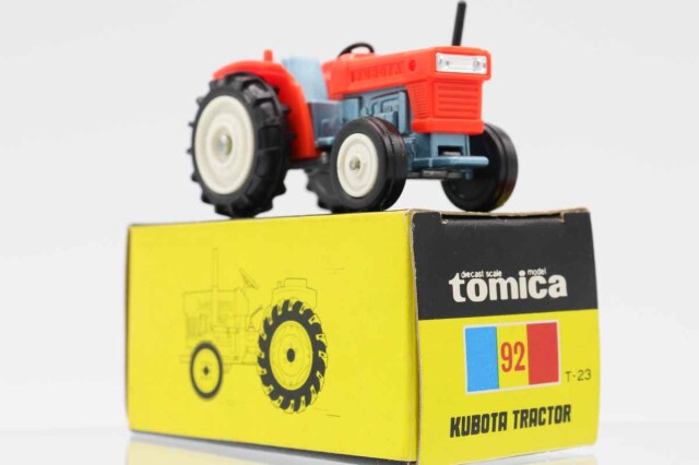 ミニカーショップ ケンボックス トミカ 黒箱☆92☆クボタトラクター(朱