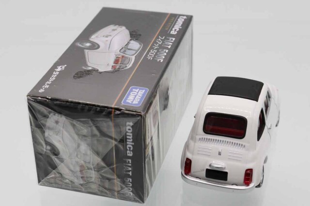 ミニカーショップ ケンボックス トミカプレミアムフィアット500F(白
