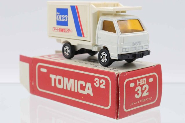 ミニカーショップ ケンボックス トミカ 赤箱(日本製)☆32☆いすゞ