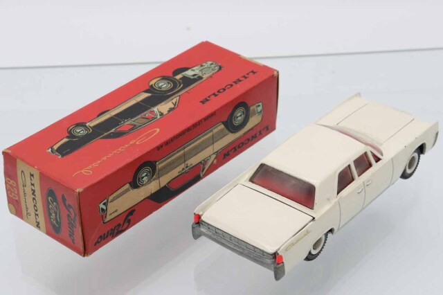 希少！激レア！当時物！amt '67 LINCOLN Continental Forgotten since 1978 detailing a 1967 Lincoln continental