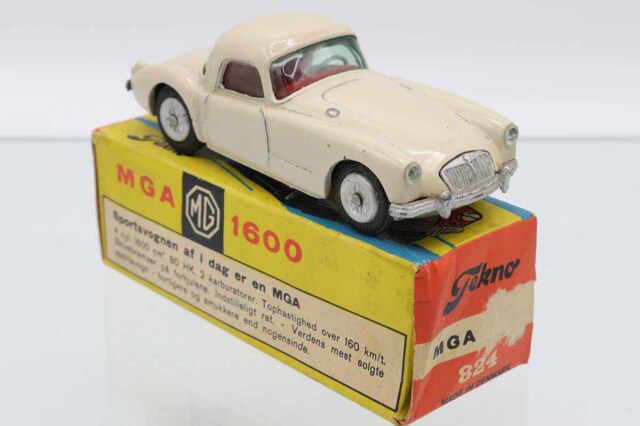 ミニカーショップ ケンボックス Tekno☆824☆MGA 1600(薄ベージュ