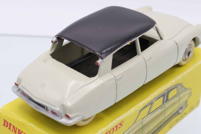 美品　仏製DINKY TOYS CITROEN DS19 ミニカー 美品 激レア 仏製DINKY TOYS シトロエンDS19 ミニカー 美品 仏製DINKY