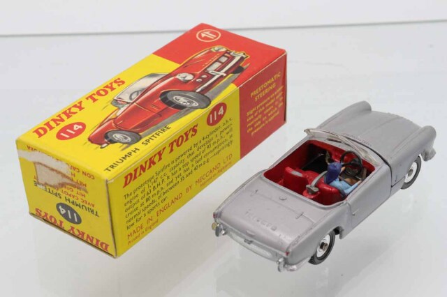 ミニカーショップ ケンボックス DINKY TOYS☆114☆TRIUNPH SPITFIRE