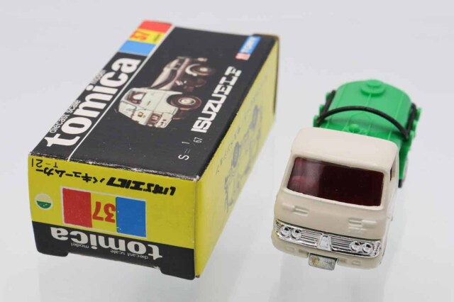 ミニカーショップ ケンボックス トミカ 黒箱☆37☆いすゞエルフ