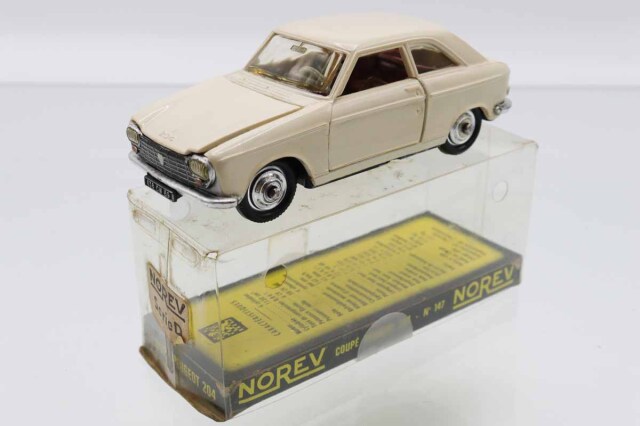 ミニカーショップ ケンボックス NOREV☆147☆COUPE PEUGEOT 204