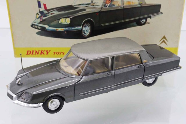 ミニカーショップ ケンボックス DINKY TOYS☆1435