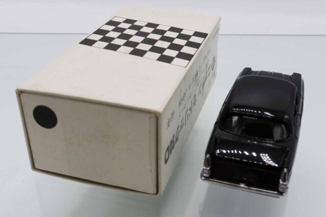 ミニカーショップ ケンボックス カドー☆NO.11☆日産セドリック 30D