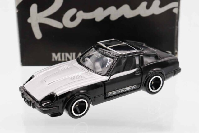 中古5台セット ミニカー 金属製 Amazon | トミカ35周年記念 懐かしのカタログ付トミカ 73年版