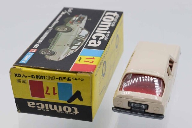 日本未発売レア！メーター・セイブズ・クリスマス ミニカーセット ミニカーショップ ケンボックス トミカ 黒箱☆17☆日産チェリー F-II