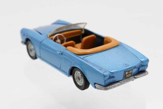 ミニカーショップ ケンボックス POLITOYS☆555☆FIAT 124 SPORT(水色