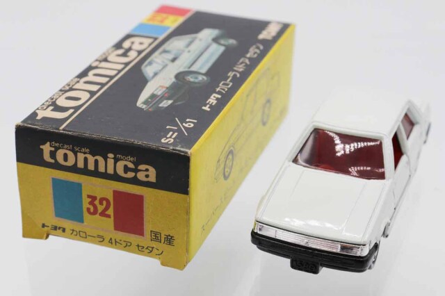 ミニカーショップ ケンボックス トミカ 黒箱☆32☆トヨタカローラ 4