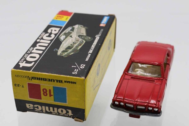 ミニカーショップ ケンボックス トミカ 黒箱☆18☆日産ブルーバード U