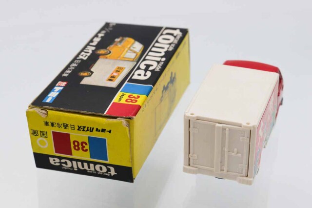 ミニカーショップ ケンボックス トミカ 黒箱☆38☆トヨタハイエース 日