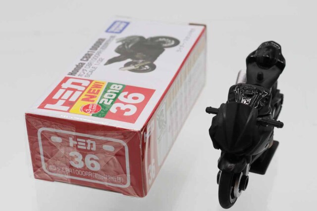 トミカ　赤箱